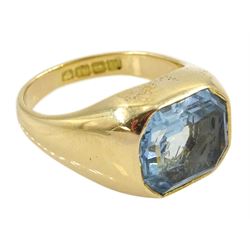 Early 20th century 18ct gold bezel set octagonal cut aquamarine intaglio ring, with Cupid as a blacksmith forging two hearts, Birmingham 1919