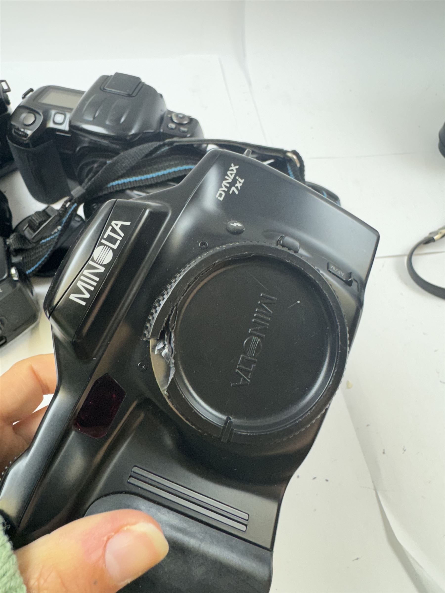 Six Minolta Dynax SLR camera bodies, comprising 800si serial no. 62703606, three 7xi examples, including one boxed example, serial nos. 20106944, 16123311 & 22107553, and two 9xi examples, serial no. 18209901 & 18202113, with three Minolta lenses, including Zoom xi 28-105mm 1:3.5(22)-4.5 lens, AF Zoom 28-85mm 1:3.5 (22)-4.5 lens and an AF Zoom 75-300mm 1:4.5(32)-5.6 lens, Hama carry case and other accessories