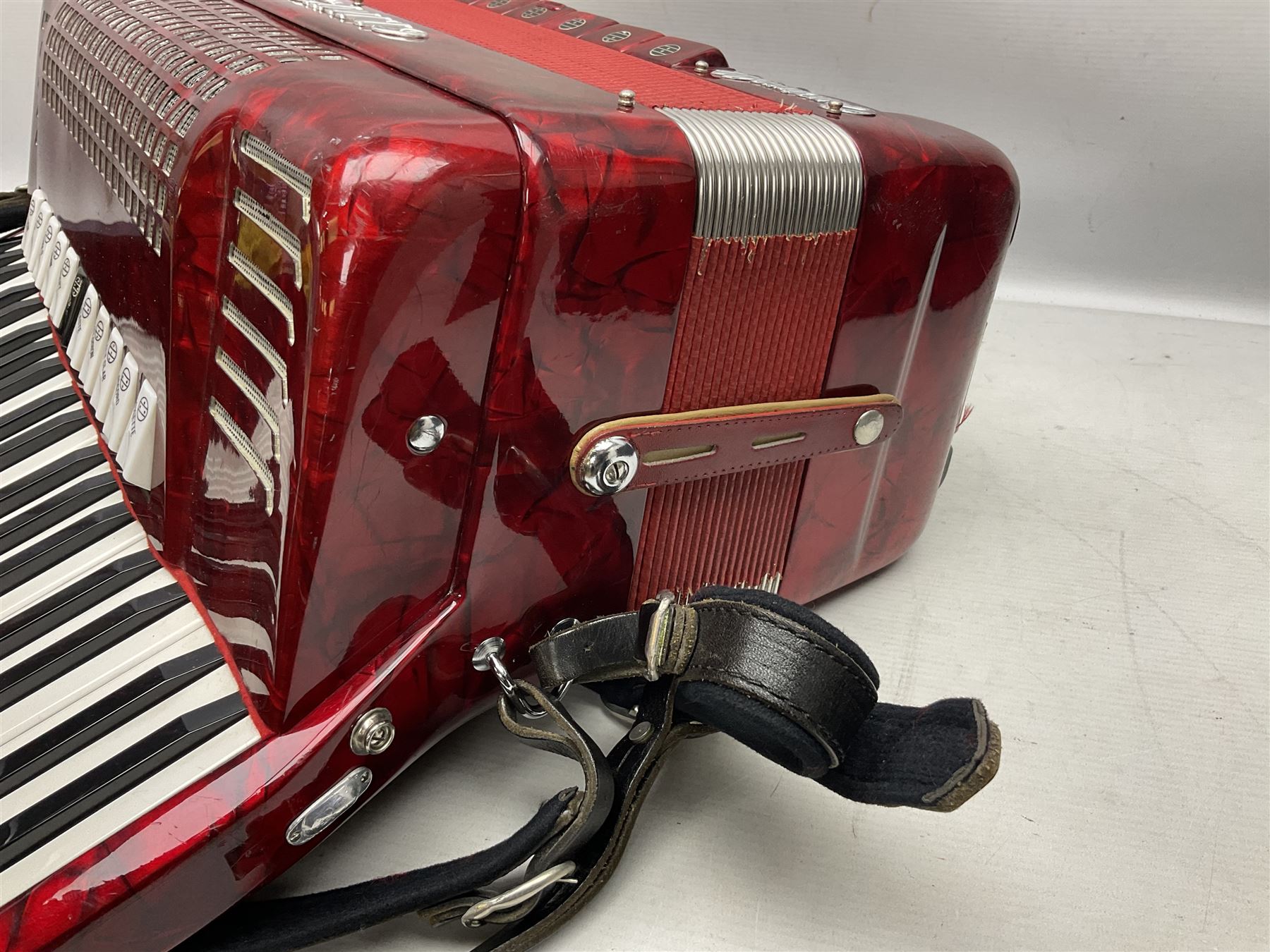 Clinkscale Crucianelli piano accordion in red pearline case with one-hundred and twenty buttons and forty-one keys L52cm; in carrying case