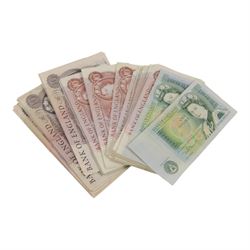 Bank of England notes, comprising eight ten pound notes, Hollom (5), Fforde (1), and Page ...
