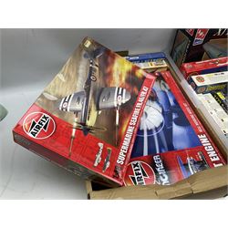 Twenty-eight model aircraft construction kits by Airfix (6) including Jet Engine; Hasagawa (5); LS (2); Italeri (2); Revell (2); ESCI (3); Heller (4); AMT ERTL, Matchbox, Lindberg and Hales; all boxed (28)