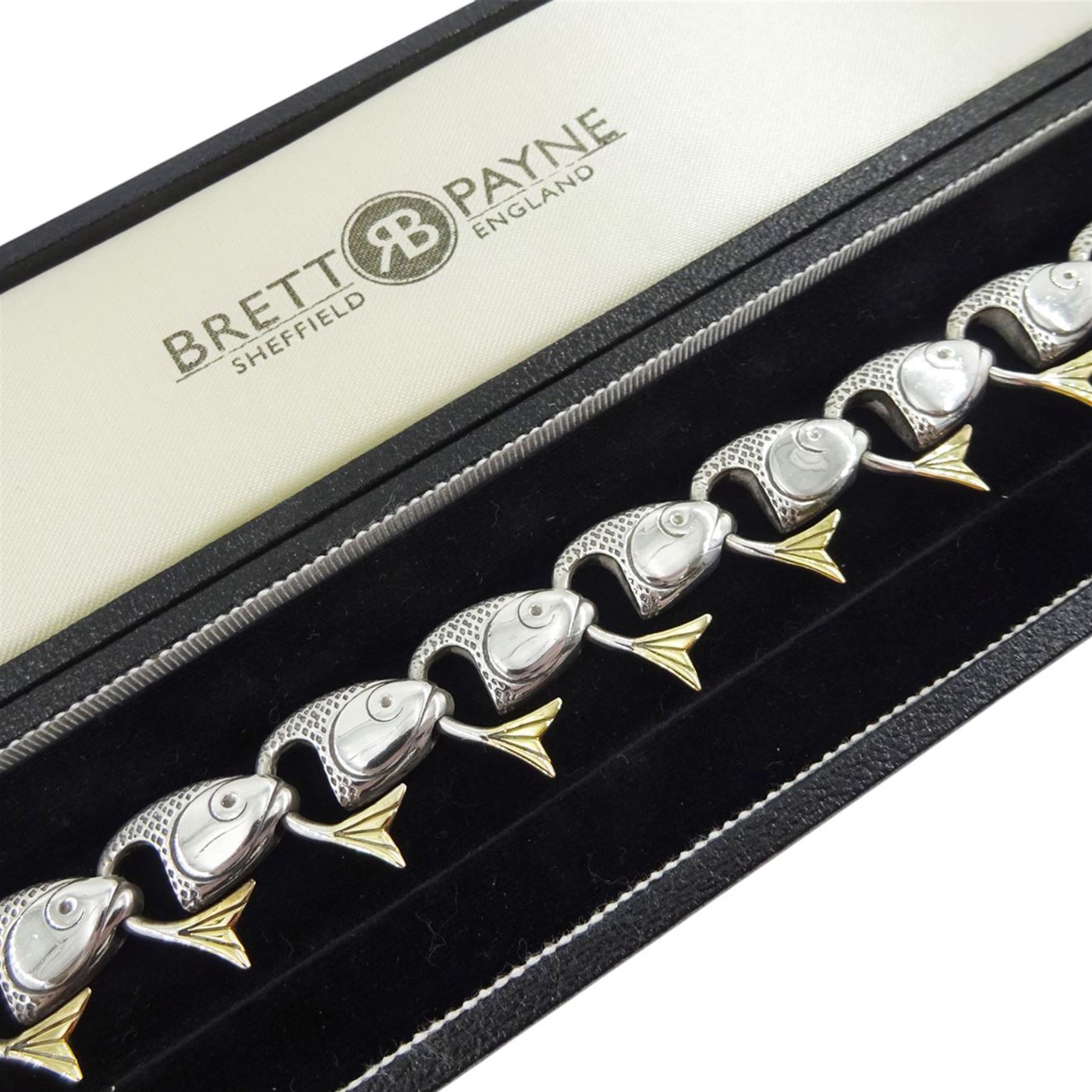 Brett Payne silver and 9ct gold fish necklace, twenty-five links each with silver fish heads and 9ct gold tails, Sheffield 1999, boxed