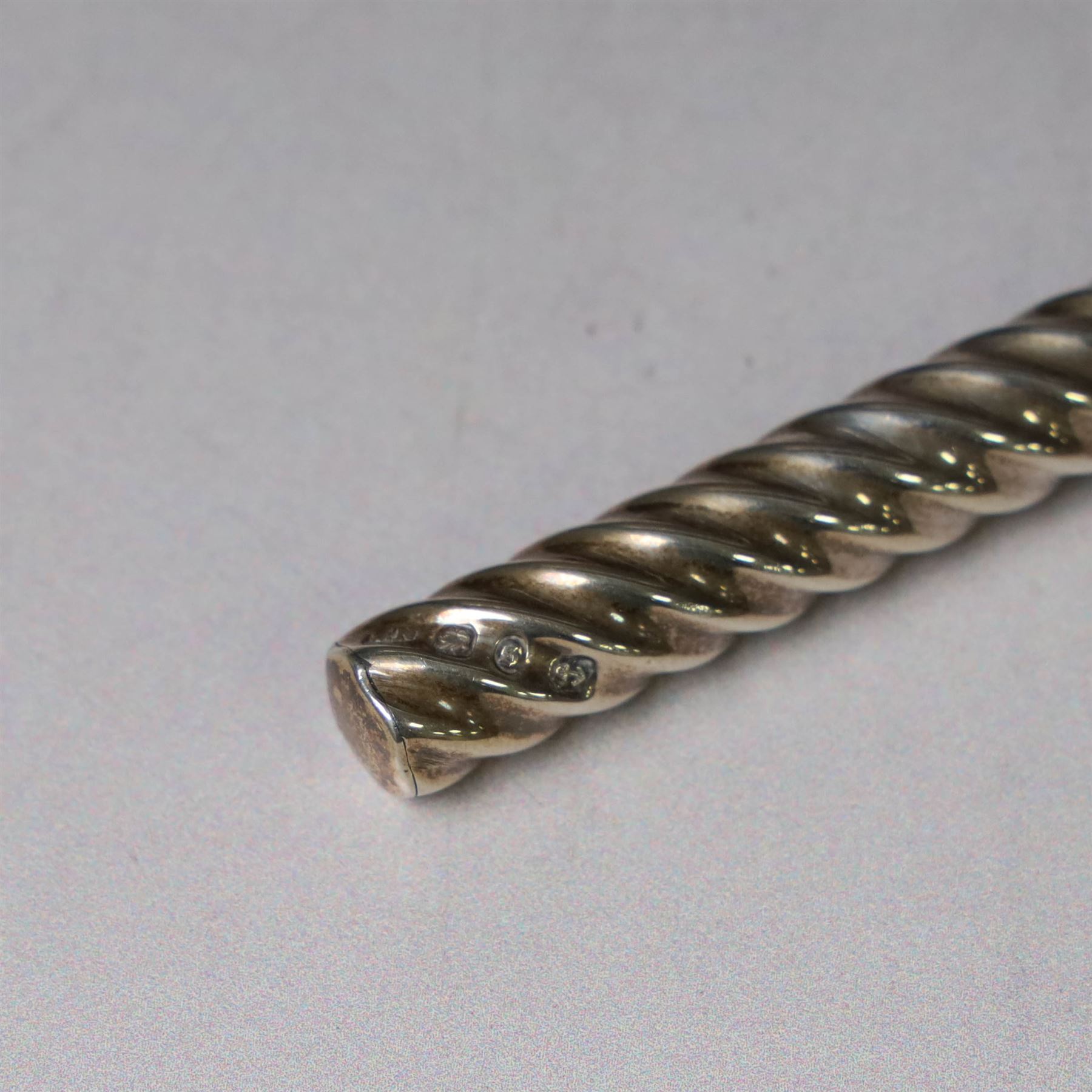 Victorian silver dip pen, with wrythen barrel, hallmarked William Neale, Birmingham 1892, L16cm