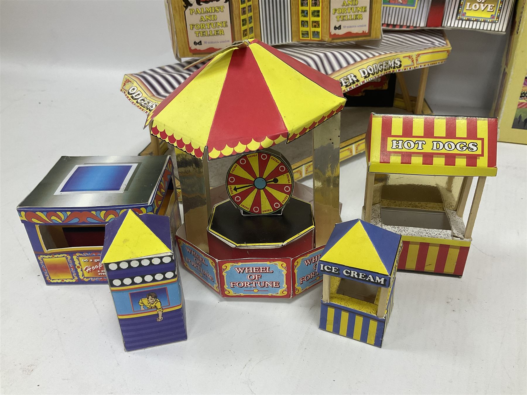 Corgi - various models both boxed and loose to include Dibnahs Choice 1 50 scale 80308, Classics 31702 and 97920, along with loose 1937 Rolls Royce 111 Sedance de Ville model, further mostly Showmans Range models and assembled fairground kits