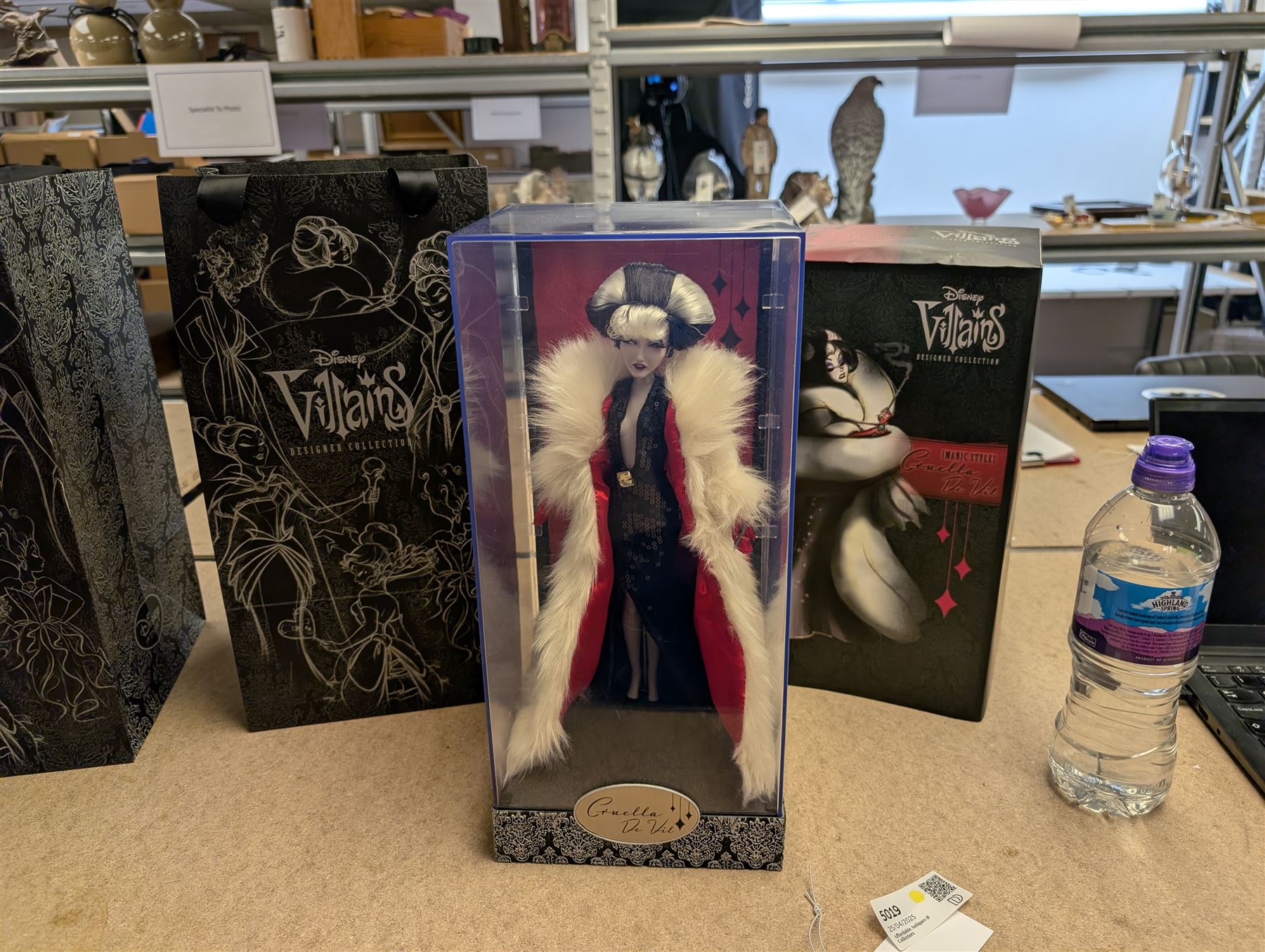Disney Villains Designer Collection doll 'Cruella De Vil', in original box and bag